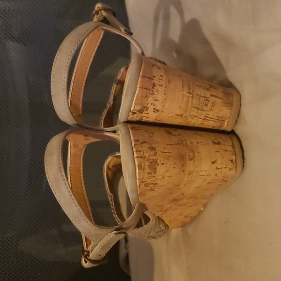 Grey and tan platform heels - Picture 3 of 4